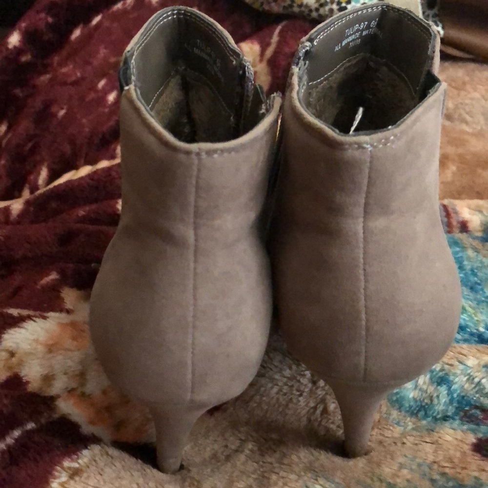 Heels - Picture 2 of 2